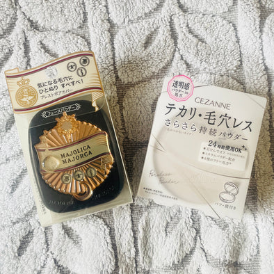 MAJOLICA MAJORCA or CEZANNE? Comparing two popular pore-covering powders for the ultimate pore-less look.