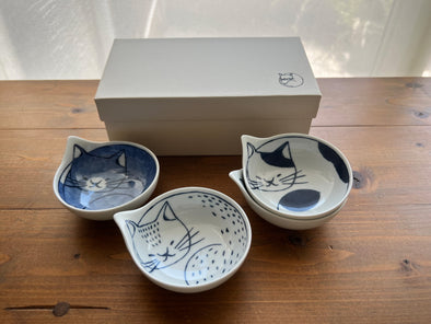 The Perfect Gift for Cat Lovers:  Hasami Cat Design Bowl Set for Pretty Table Setting