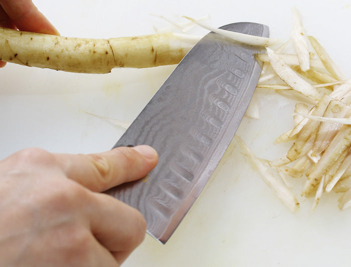 KAI Shun Classic Santoku Japanese Kitchen Knife 175mm image 5