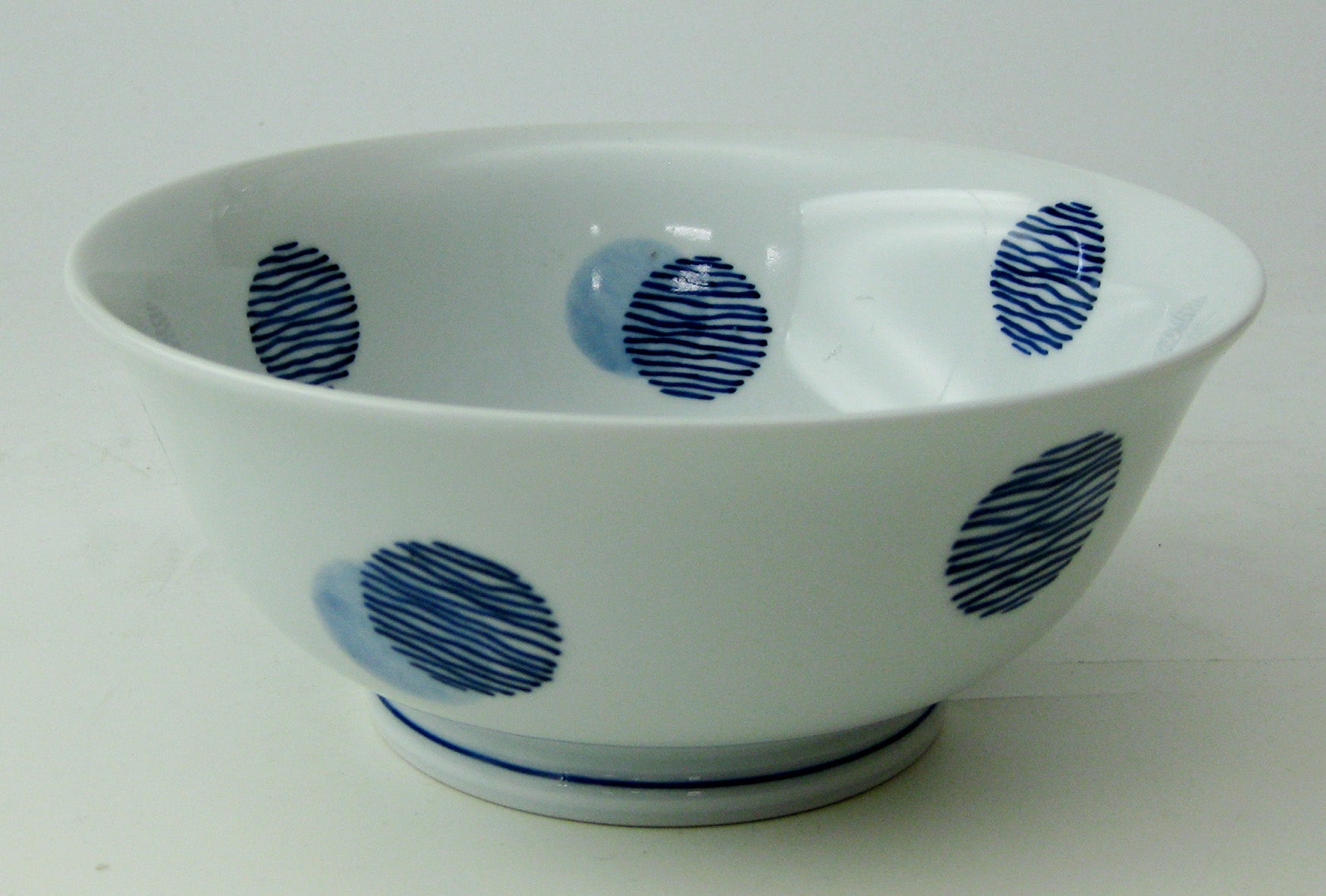 Hasami Porcelain Light Weight Noodle Bowl Marumon